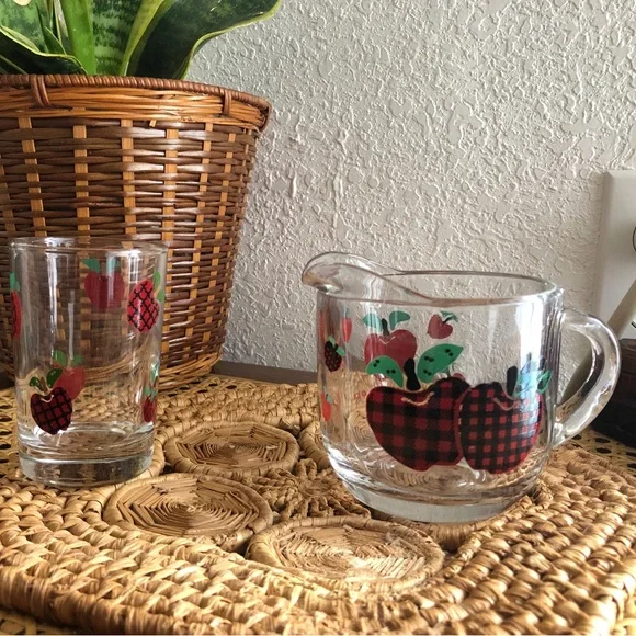 Anchor Hocking Plaid Apple Creamer & Juice Glass Set - Picture 3 of 15
